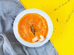 Зеленчукова крем супа от кореноплодни с цвекло, картофи и моркови със застройка - снимка на рецептата
